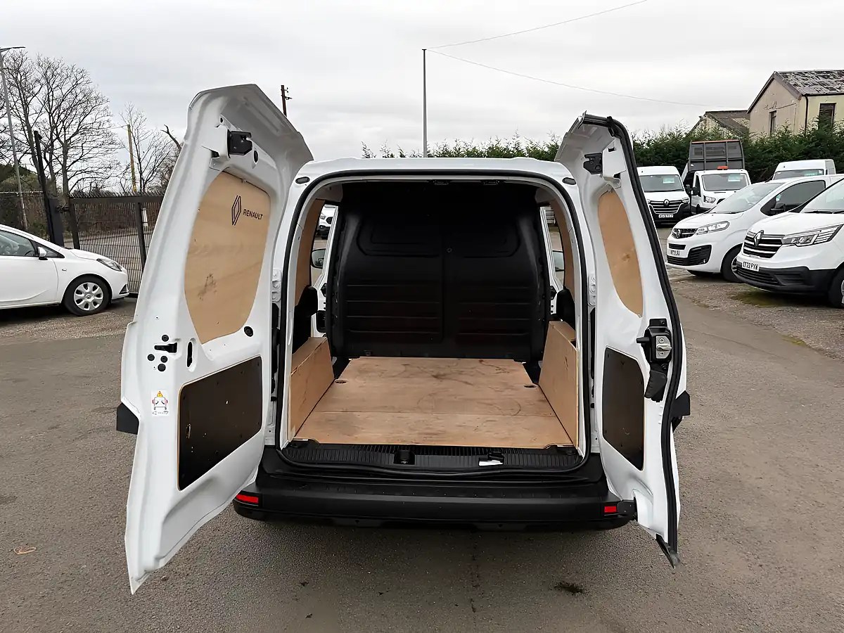 Used 2024 Renault Kangoo ML19 Advance White - Interior and Exterior details 5