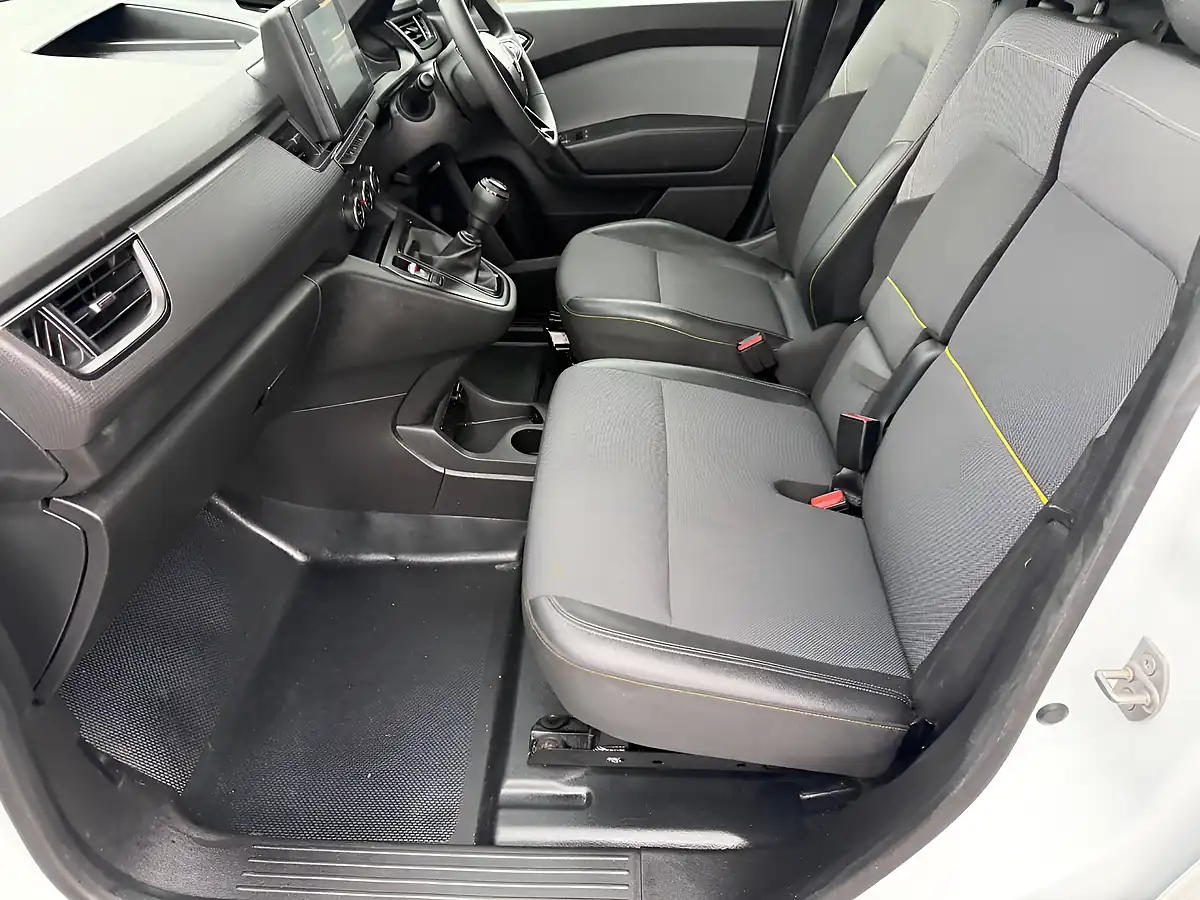Used 2024 Renault Kangoo ML19 Advance White - Interior and Exterior details 7