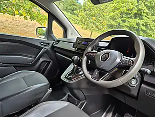 Used 2024 Renault Kangoo ML19 Start Panel Van White - Interior and Exterior details 11