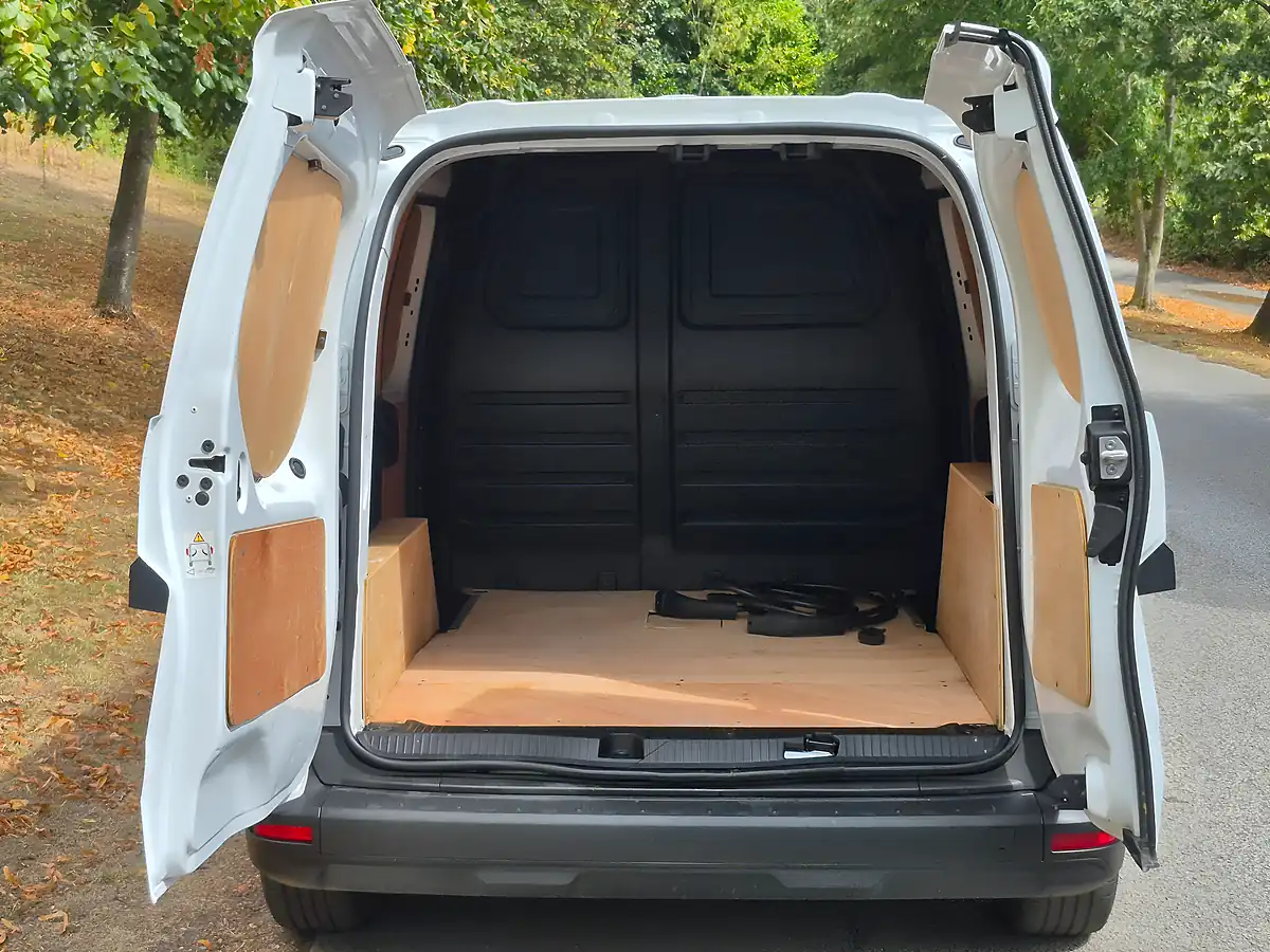 Used 2024 Renault Kangoo ML19 Start Panel Van White - Interior and Exterior details 16