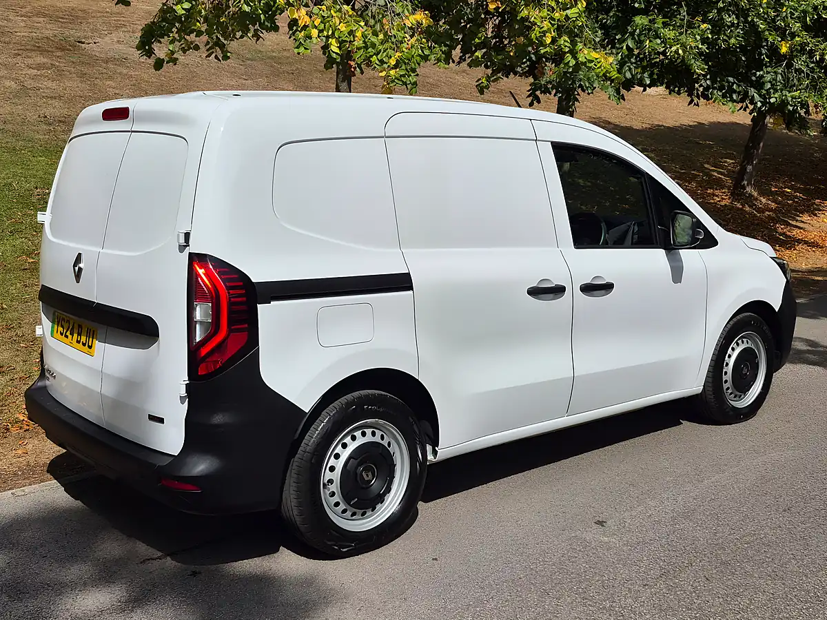 Used 2024 Renault Kangoo ML19 Start Panel Van White - Interior and Exterior details 4