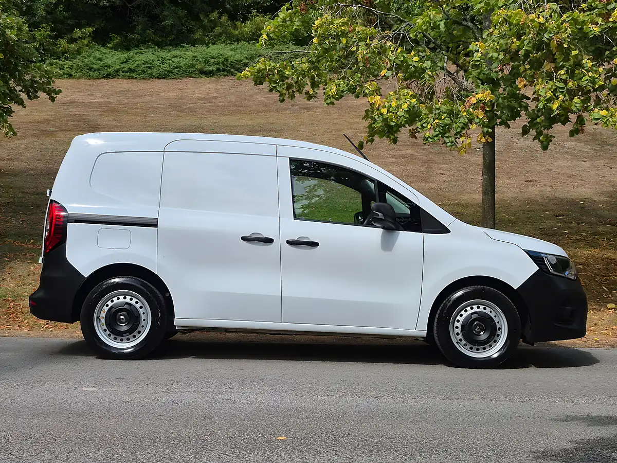 Used 2024 Renault Kangoo ML19 Start Panel Van White - Interior and Exterior details 5