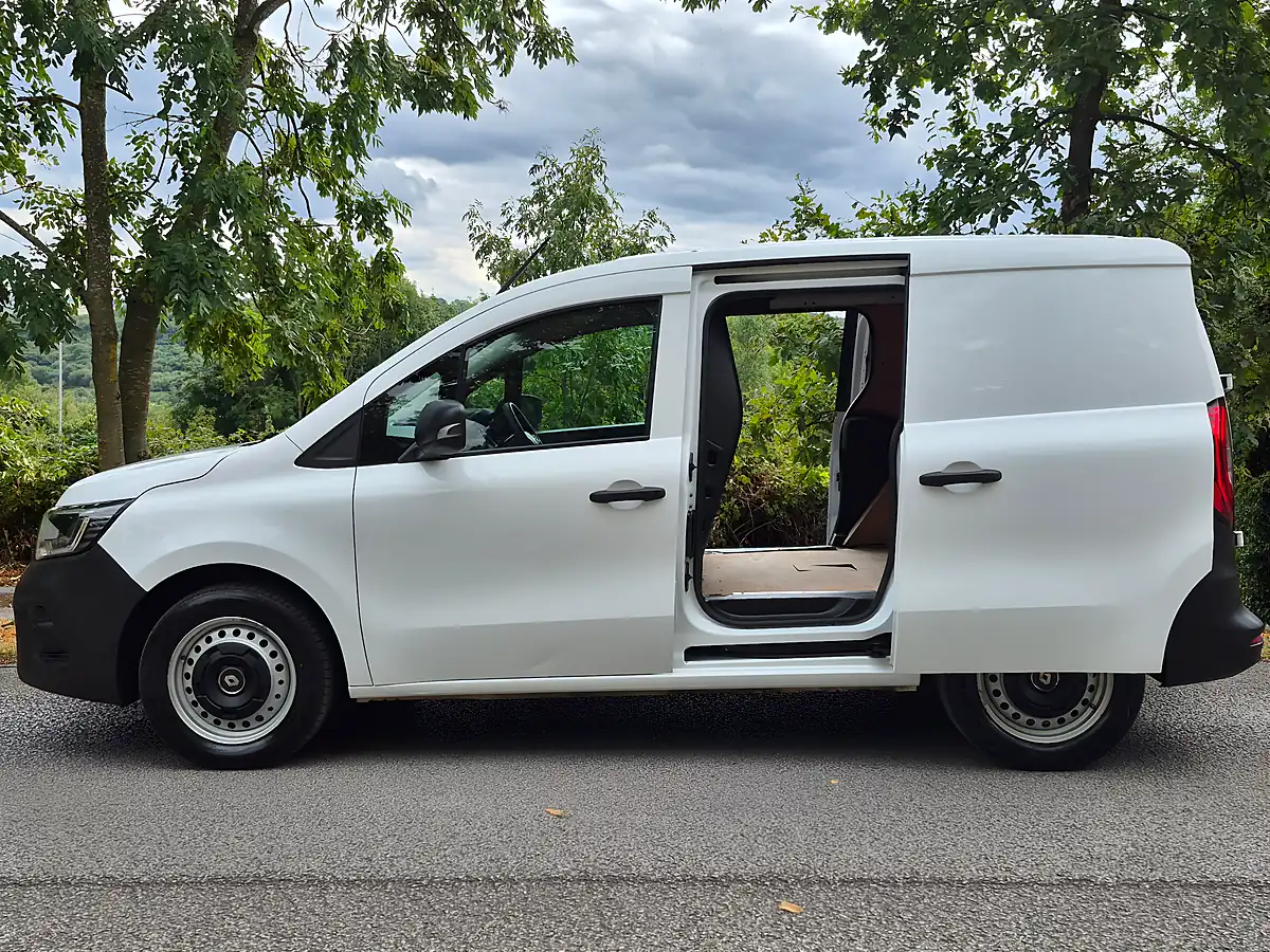 Used 2024 Renault Kangoo ML19 Start Panel Van White - Interior and Exterior details 6