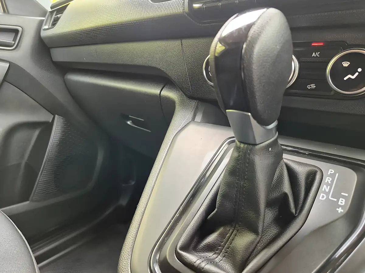 Used 2024 Renault Kangoo ML19 Start Panel Van White - Interior and Exterior details 8