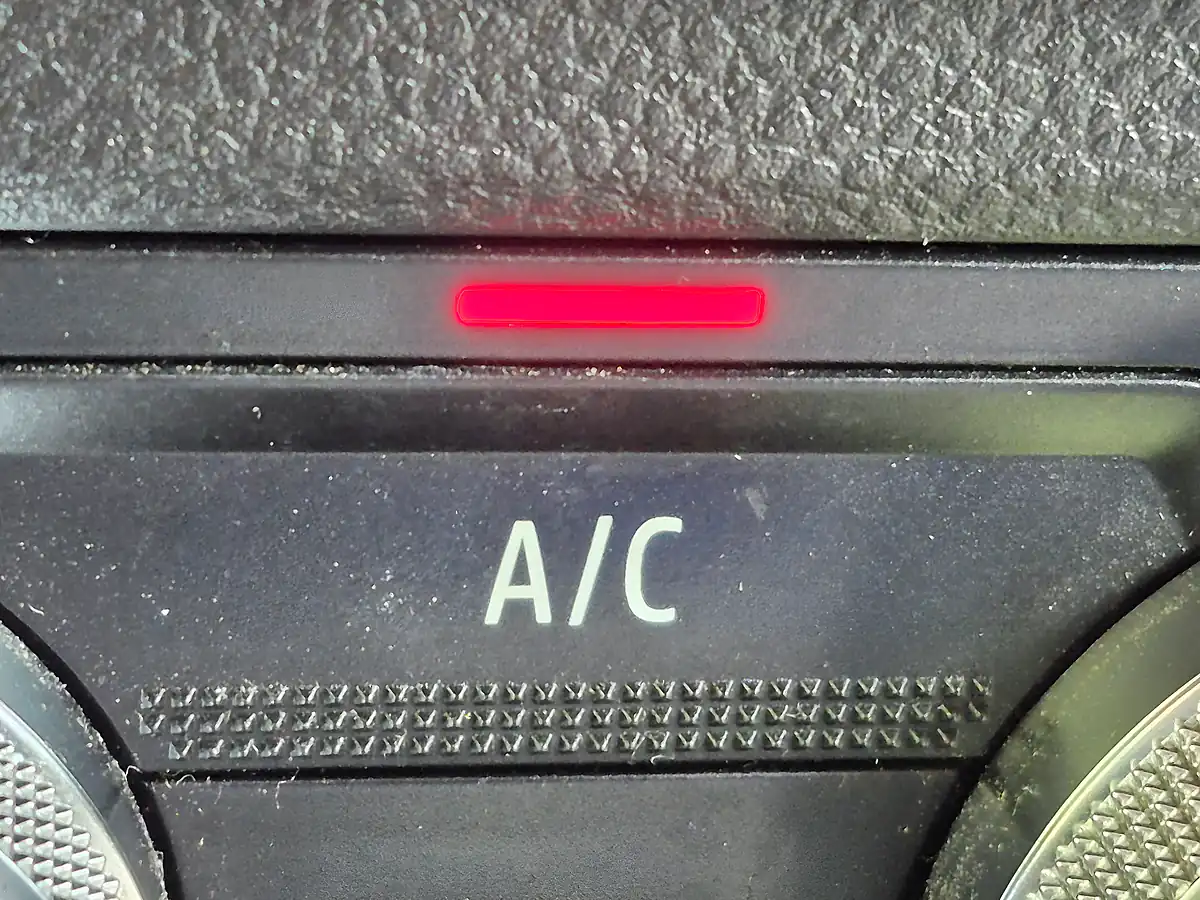 Used 2024 Renault Kangoo ML19 Start Panel Van White - Interior and Exterior details 9
