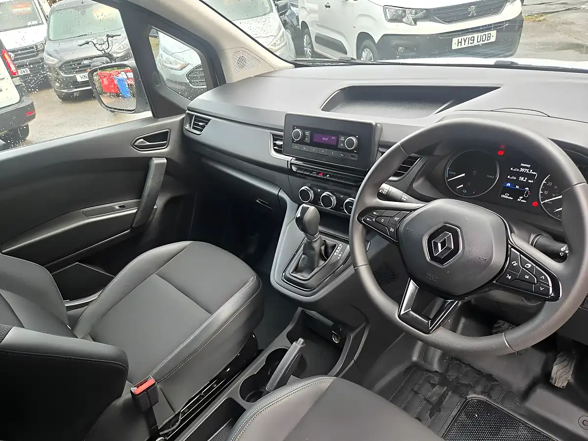Used 2024 Renault Kangoo ML19 Start Van Auto White - Interior and Exterior details 17