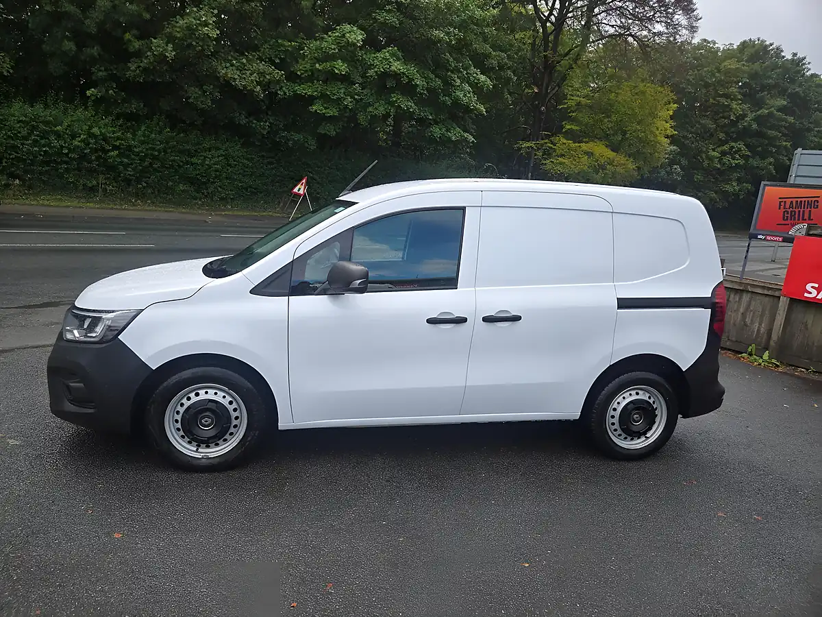 Used 2024 Renault Kangoo ML19 Start Van Auto White - Interior and Exterior details 4