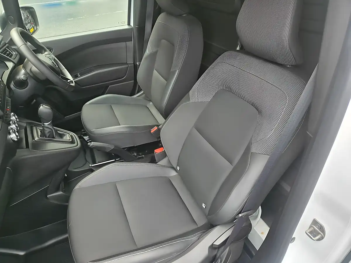 Used 2024 Renault Kangoo ML19 Start Van Auto White - Interior and Exterior details 6