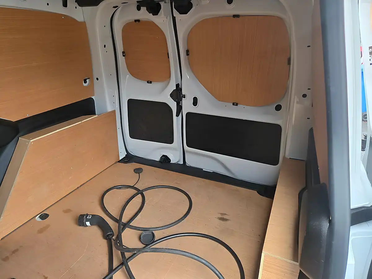 Used 2024 Renault Kangoo ML19 Start Van Auto White - Interior and Exterior details 8