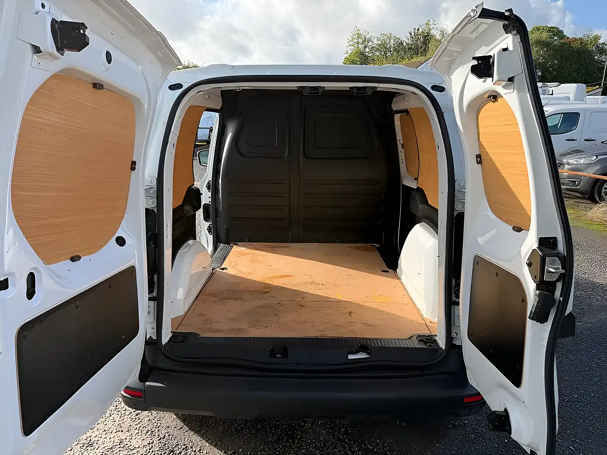 Used 2024 Renault Kangoo Start White - Interior and Exterior details 11
