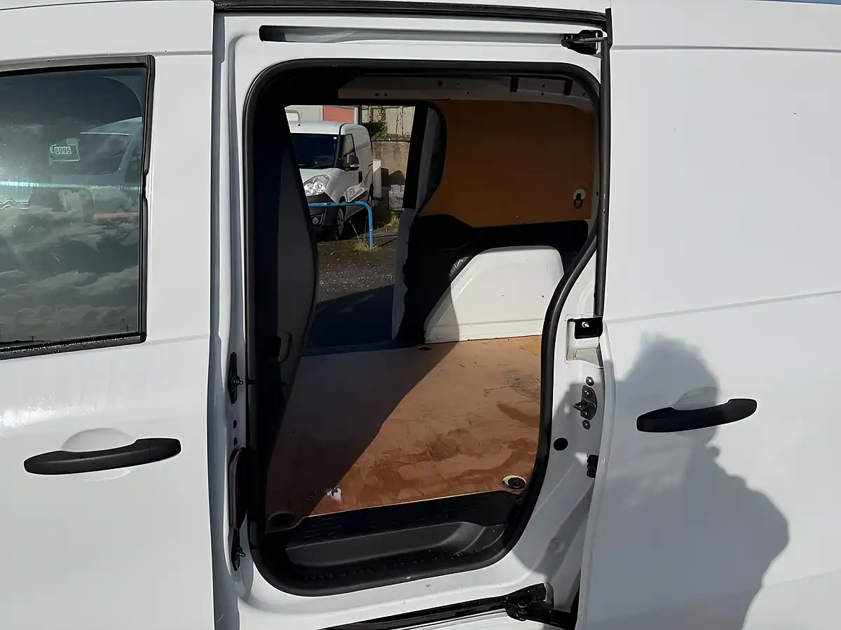Used 2024 Renault Kangoo Start White - Interior and Exterior details 13