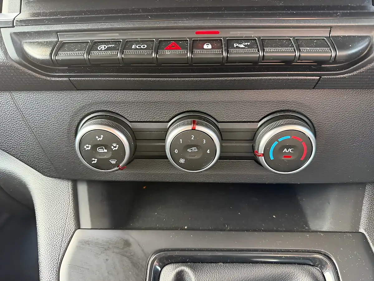 Used 2024 Renault Kangoo Start White - Interior and Exterior details 18