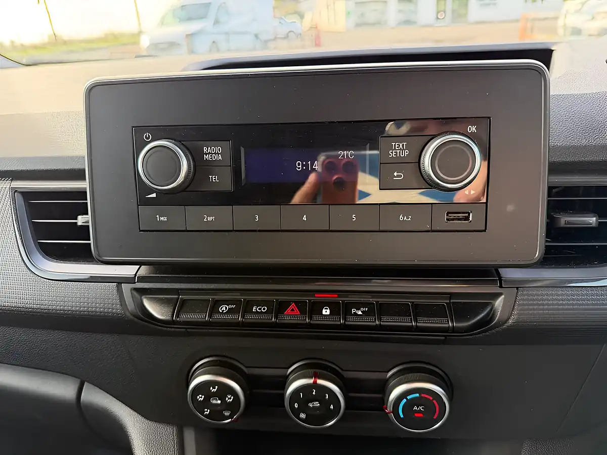 Used 2024 Renault Kangoo Start White - Interior and Exterior details 19