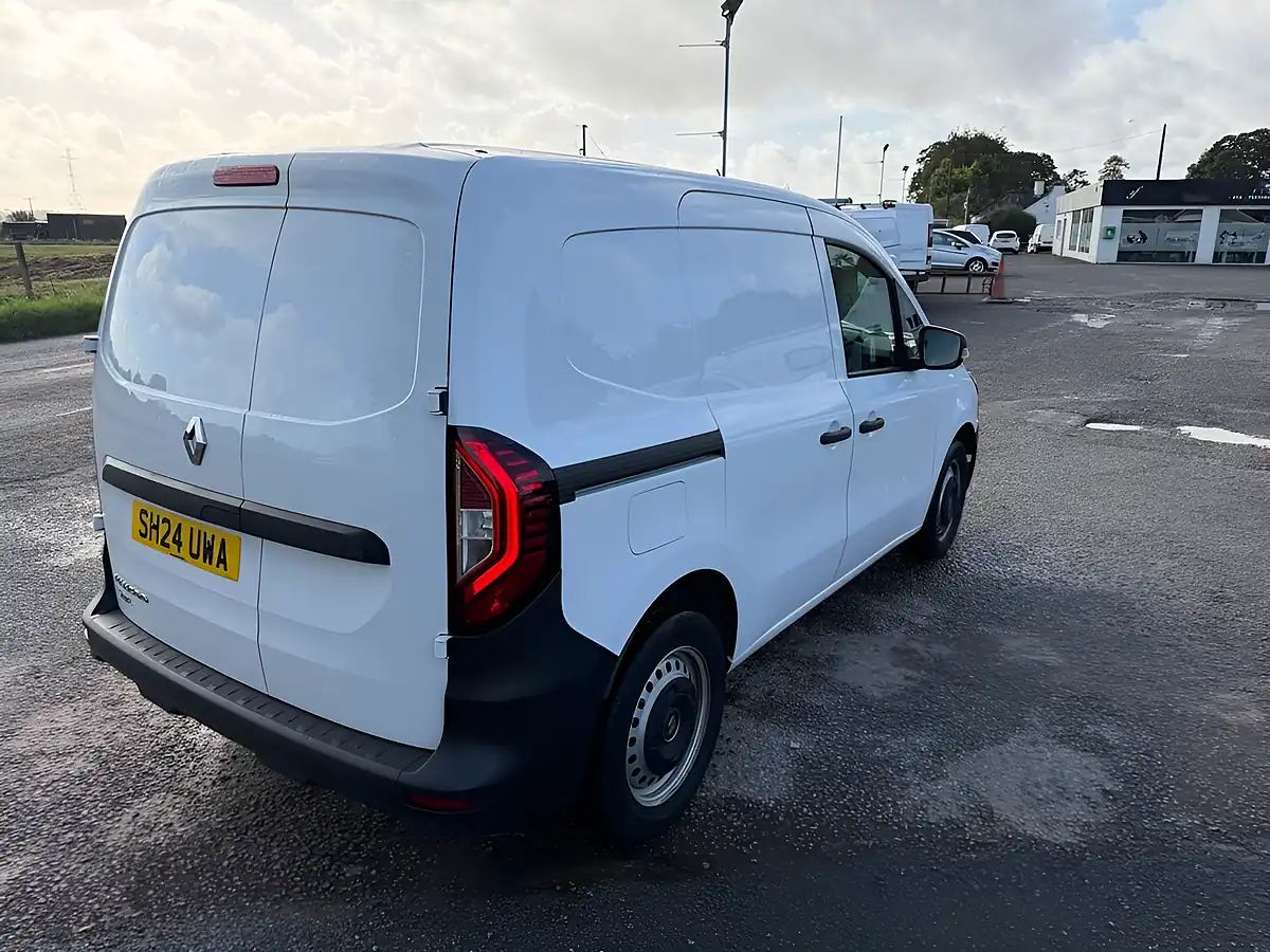 Used 2024 Renault Kangoo Start White - Interior and Exterior details 4