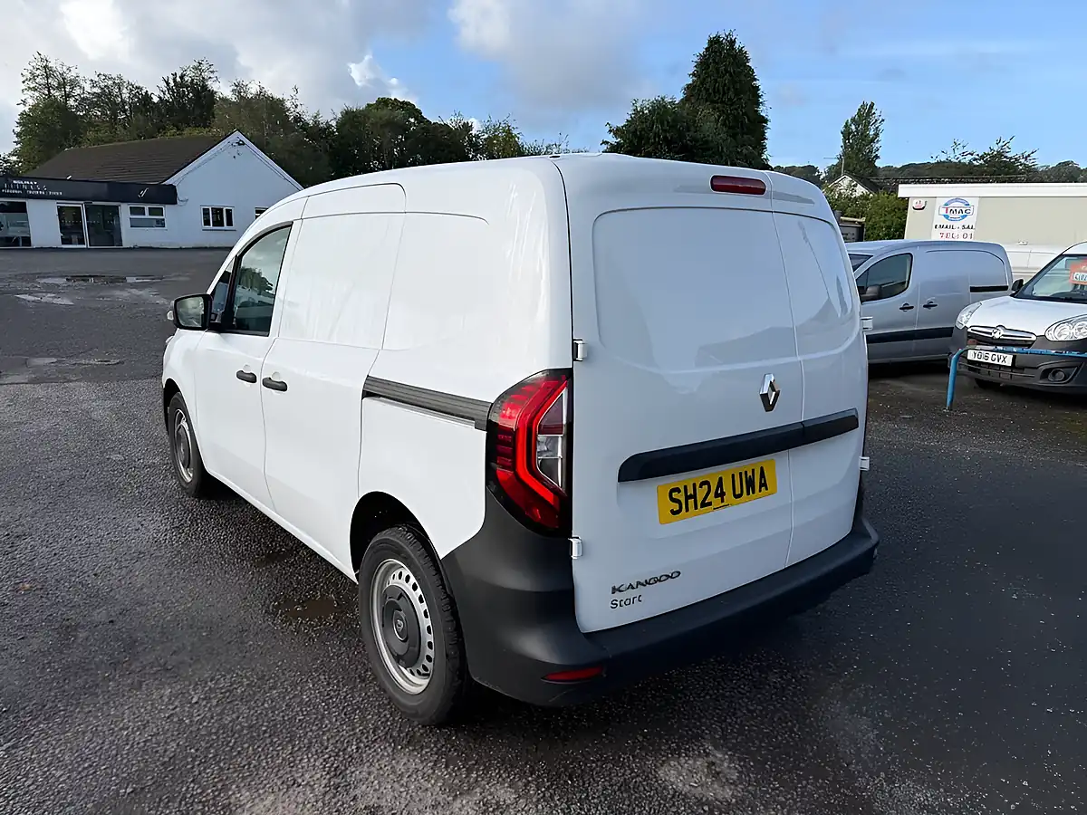 Used 2024 Renault Kangoo Start White - Interior and Exterior details 6