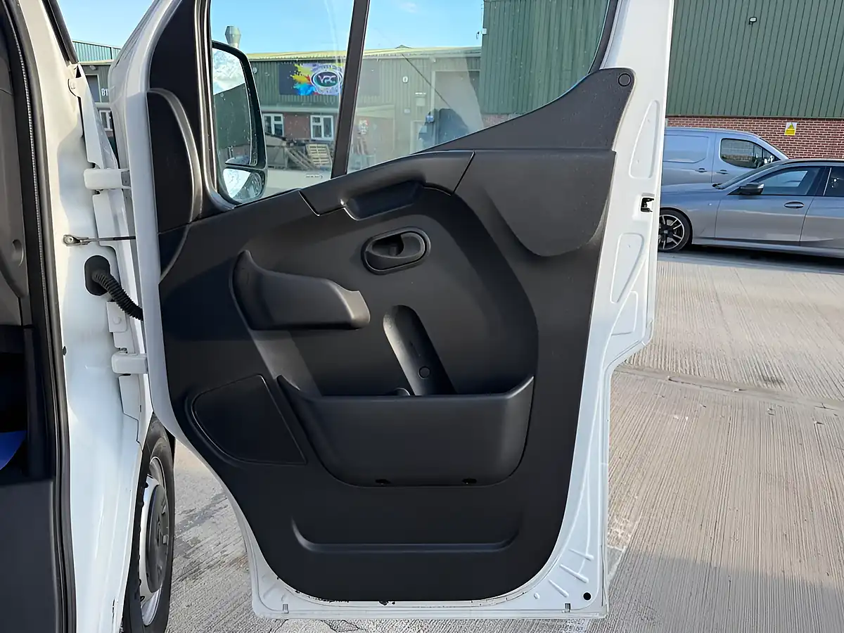 Used 2024 Renault Master Energy 35 Start White - Interior and Exterior details 11