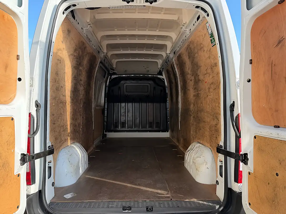 Used 2024 Renault Master Energy 35 Start White - Interior and Exterior details 15