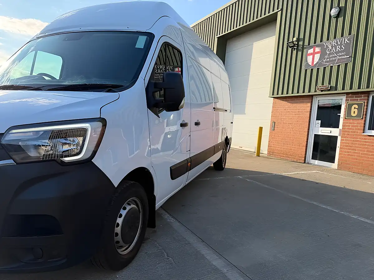Used 2024 Renault Master Energy 35 Start White - Interior and Exterior details 17