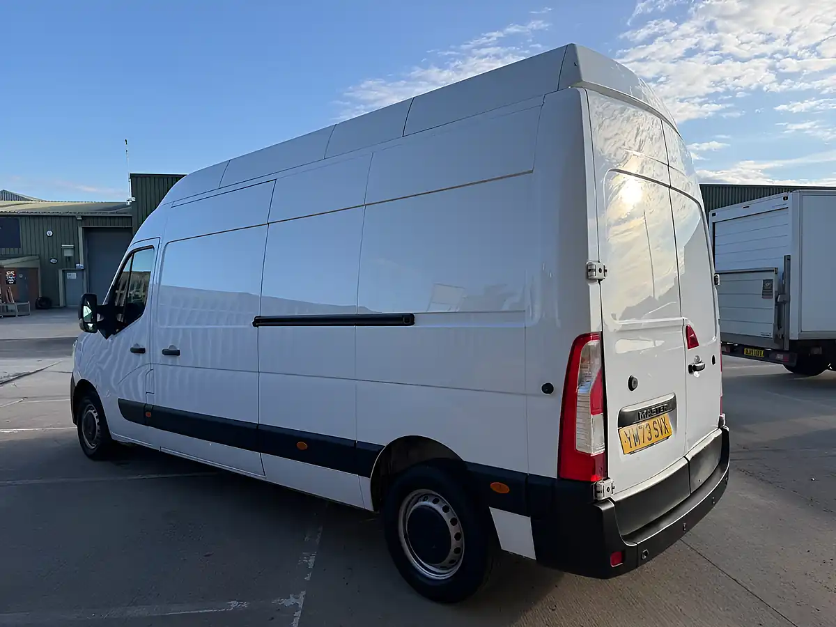 Used 2024 Renault Master Energy 35 Start White - Interior and Exterior details 3