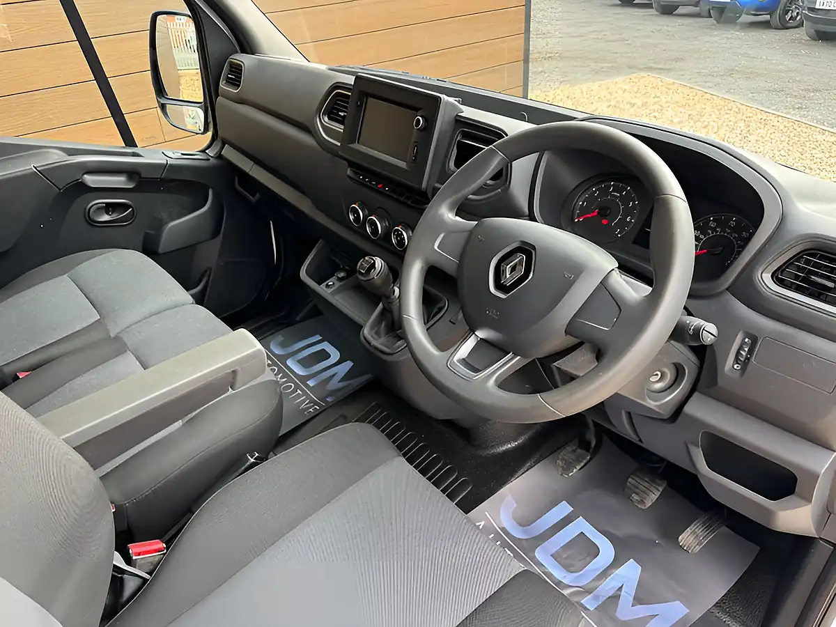 Used 2024 Renault Master LM35 Advance Blue White - Interior and Exterior details 14