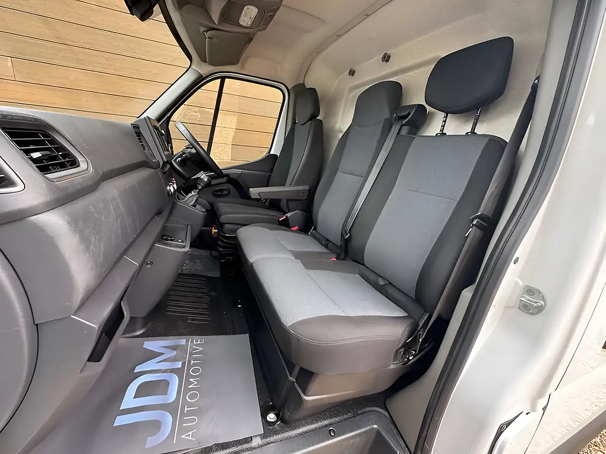 Used 2024 Renault Master LM35 Advance Blue White - Interior and Exterior details 18