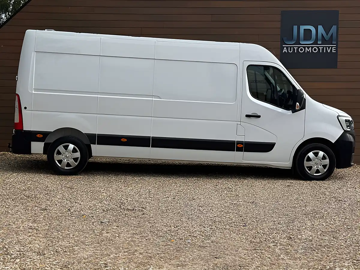 Used 2024 Renault Master LM35 Advance Blue White - Interior and Exterior details 2