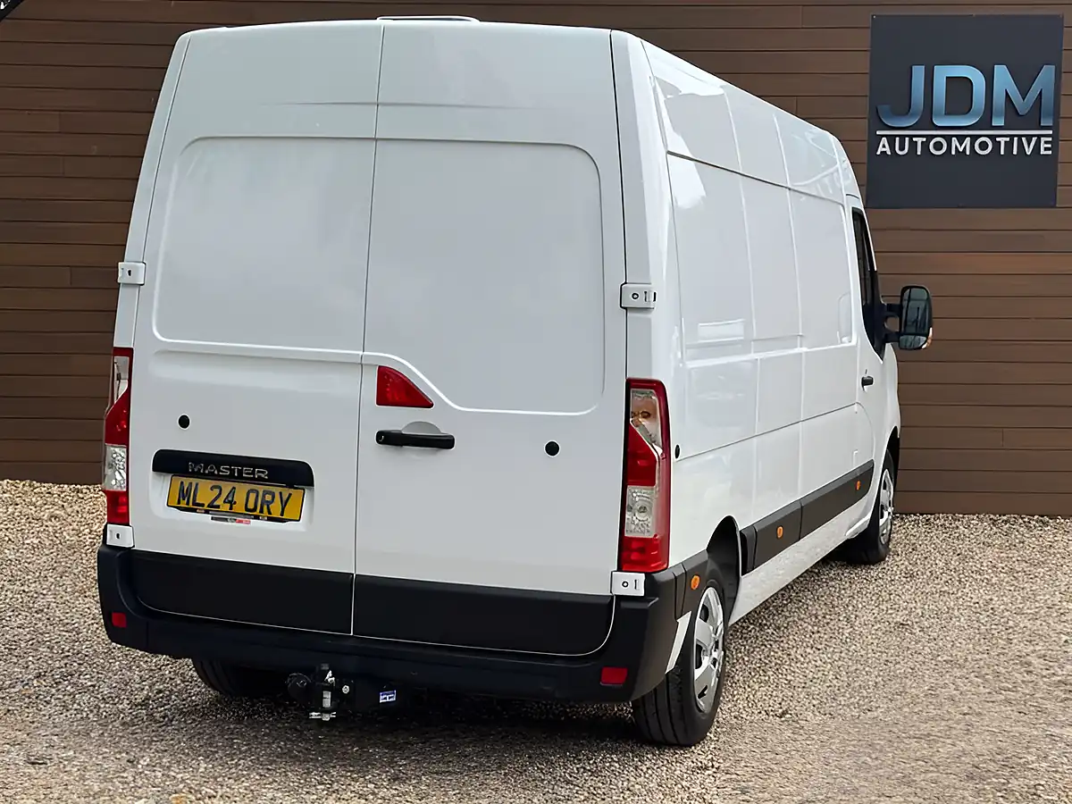 Used 2024 Renault Master LM35 Advance Blue White - Interior and Exterior details 3