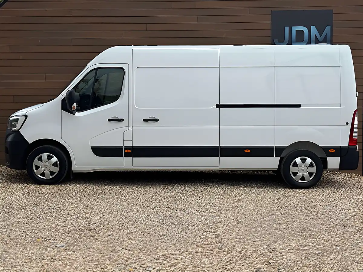 Used 2024 Renault Master LM35 Advance Blue White - Interior and Exterior details 7