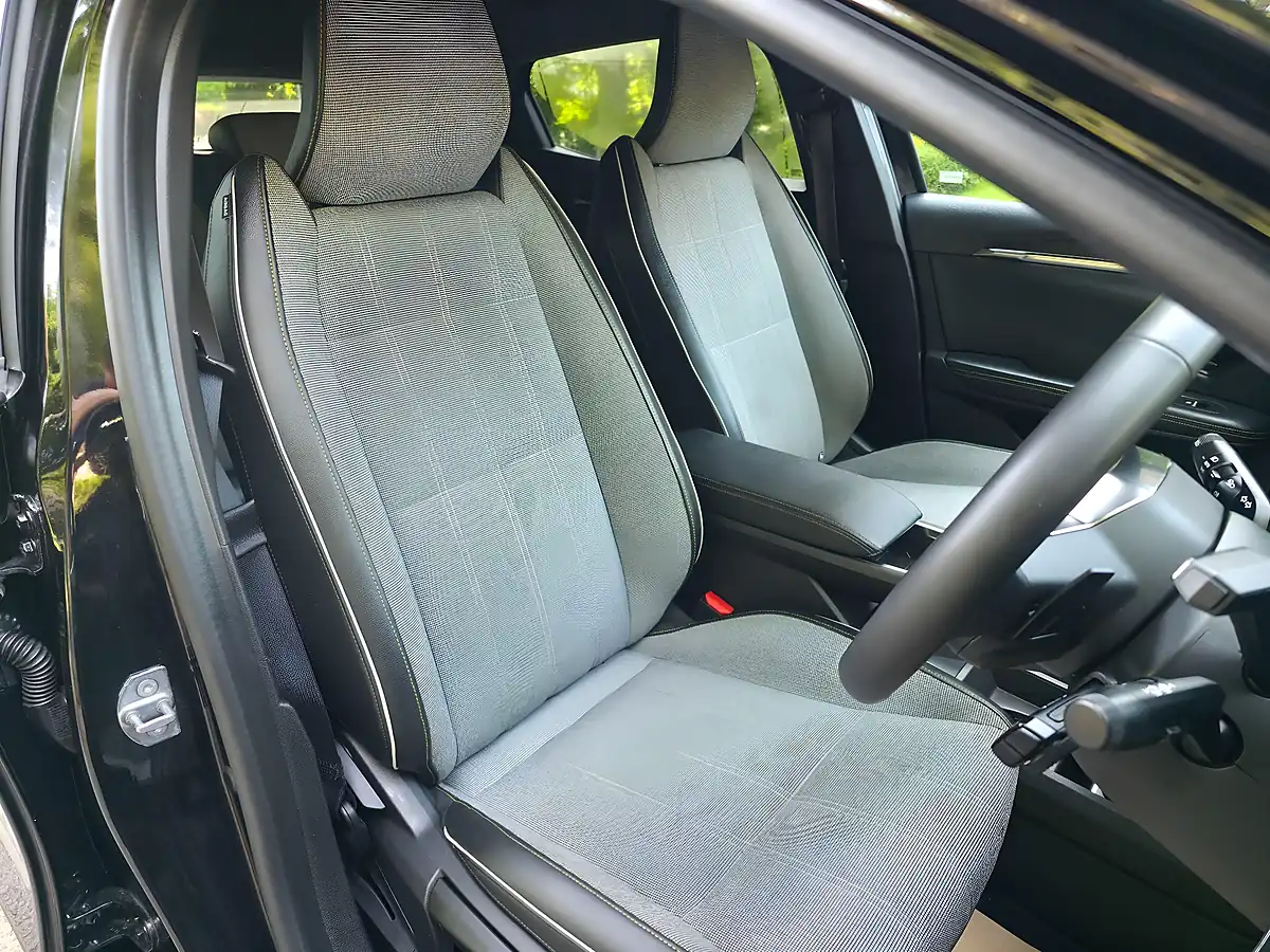 Used 2024 Renault Megane Comfort Range Techno Black - Interior and Exterior details 15