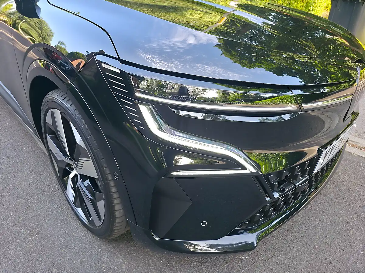 Used 2024 Renault Megane Comfort Range Techno Black - Interior and Exterior details 18