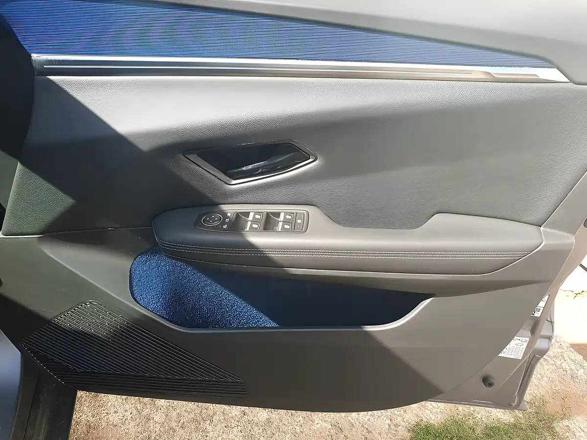 Used 2024 Renault Scenic Esprit Alpine Black - Interior and Exterior details 17