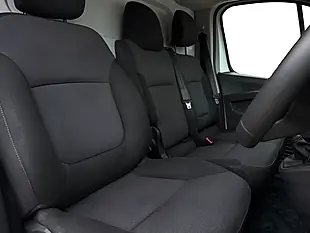 Used 2024 Renault Trafic Advance Glacier White - Interior and Exterior details 12
