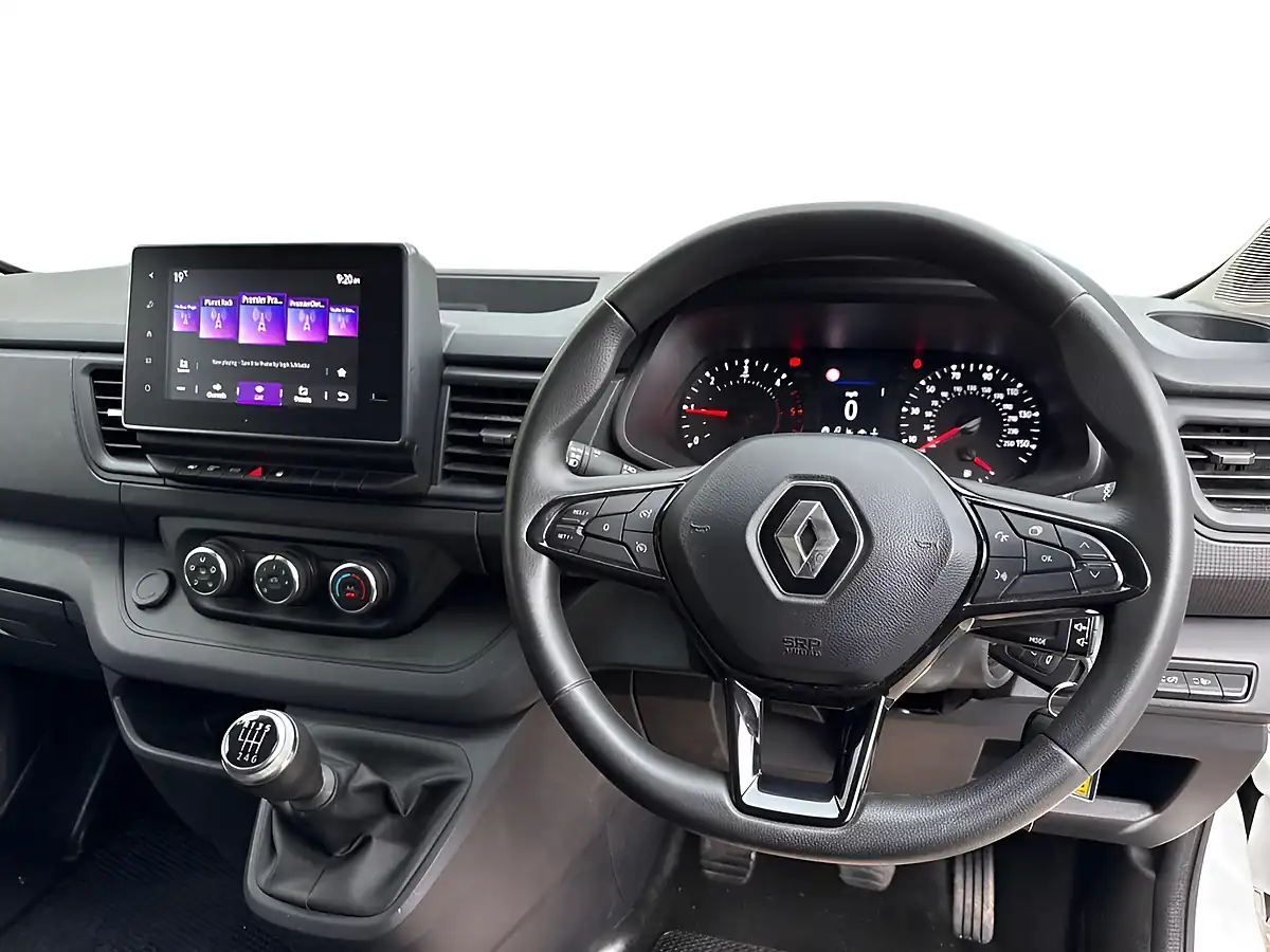 Used 2024 Renault Trafic Advance Glacier White - Interior and Exterior details 13