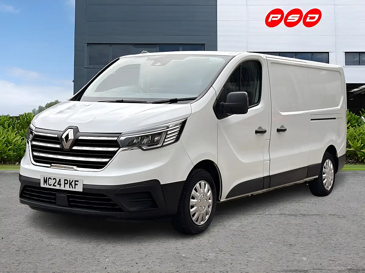 Used 2024 Renault Trafic Advance Glacier White - Interior and Exterior details 3