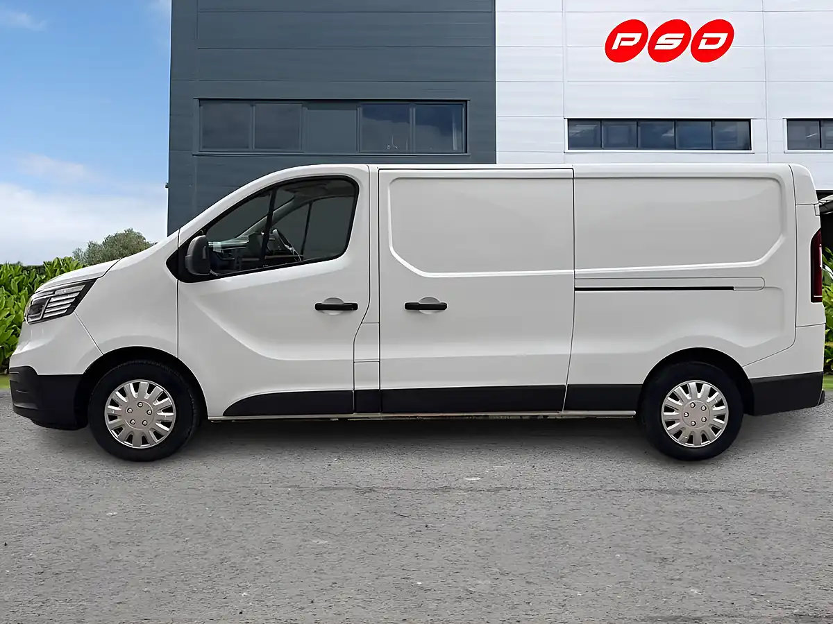 Used 2024 Renault Trafic Advance Glacier White - Interior and Exterior details 4