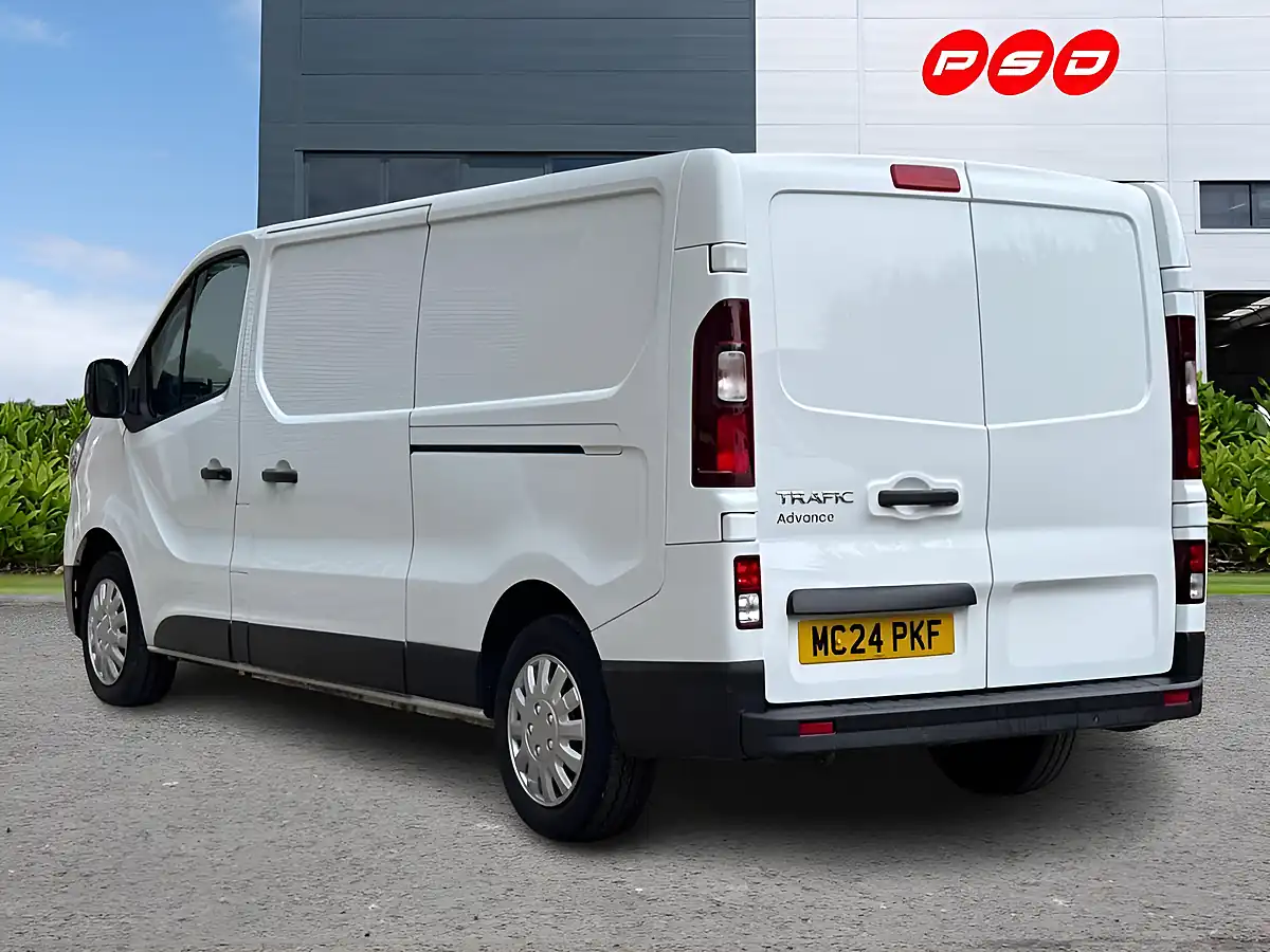 Used 2024 Renault Trafic Advance Glacier White - Interior and Exterior details 5