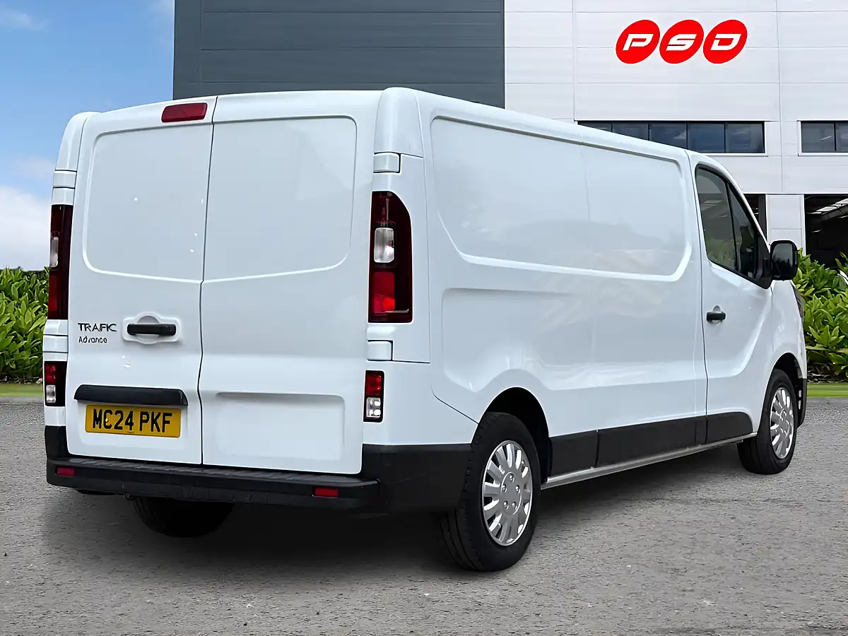 Used 2024 Renault Trafic Advance Glacier White - Interior and Exterior details 7