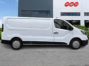 Used 2024 Renault Trafic Advance Glacier White - Interior and Exterior details 8