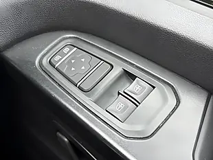 Used 2024 Renault Trafic Advance Glacier White - Interior and Exterior details 12