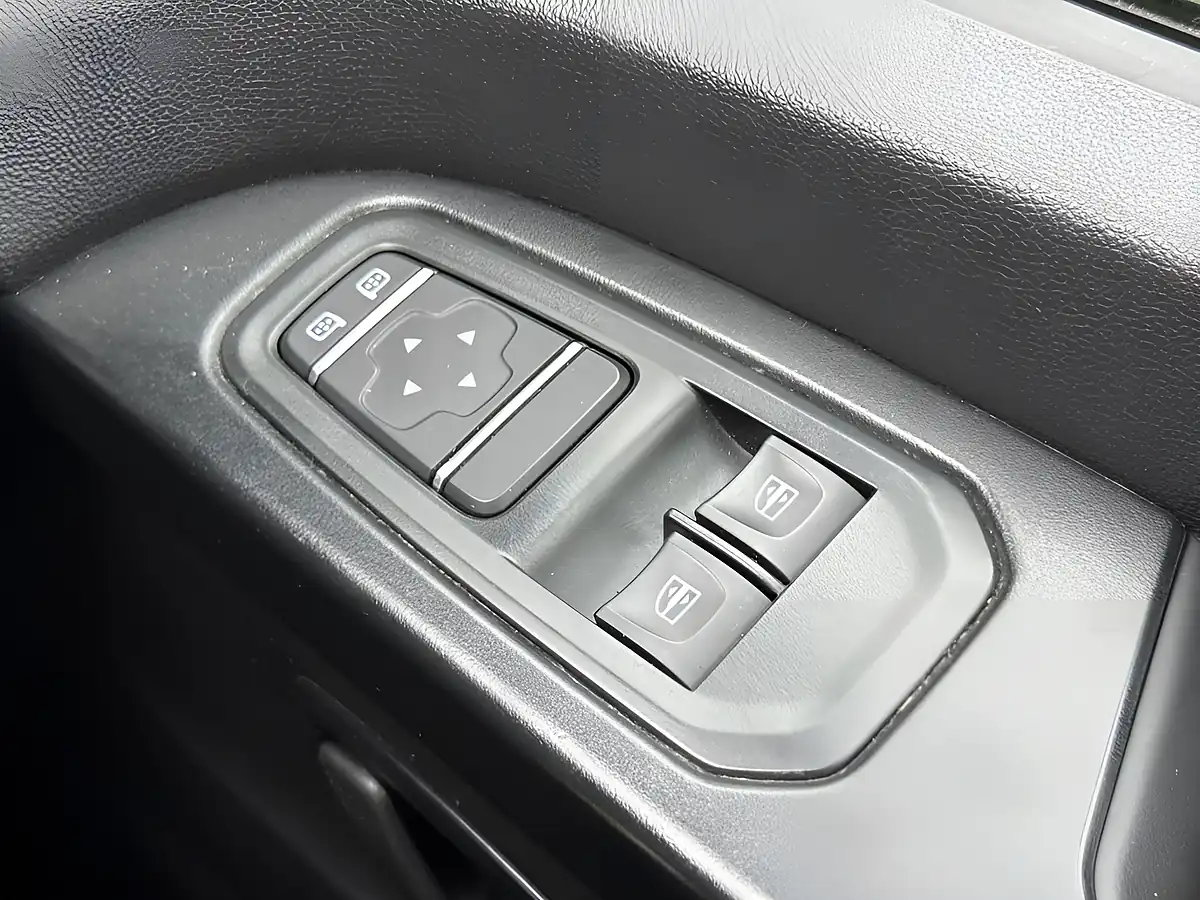 Used 2024 Renault Trafic Advance Glacier White - Interior and Exterior details 12