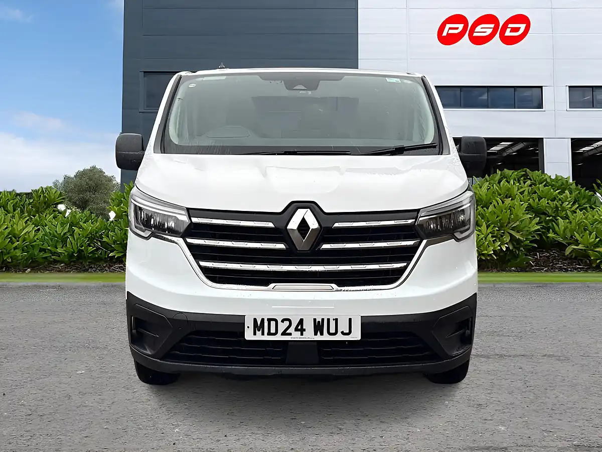 Used 2024 Renault Trafic Advance Glacier White - Interior and Exterior details 2