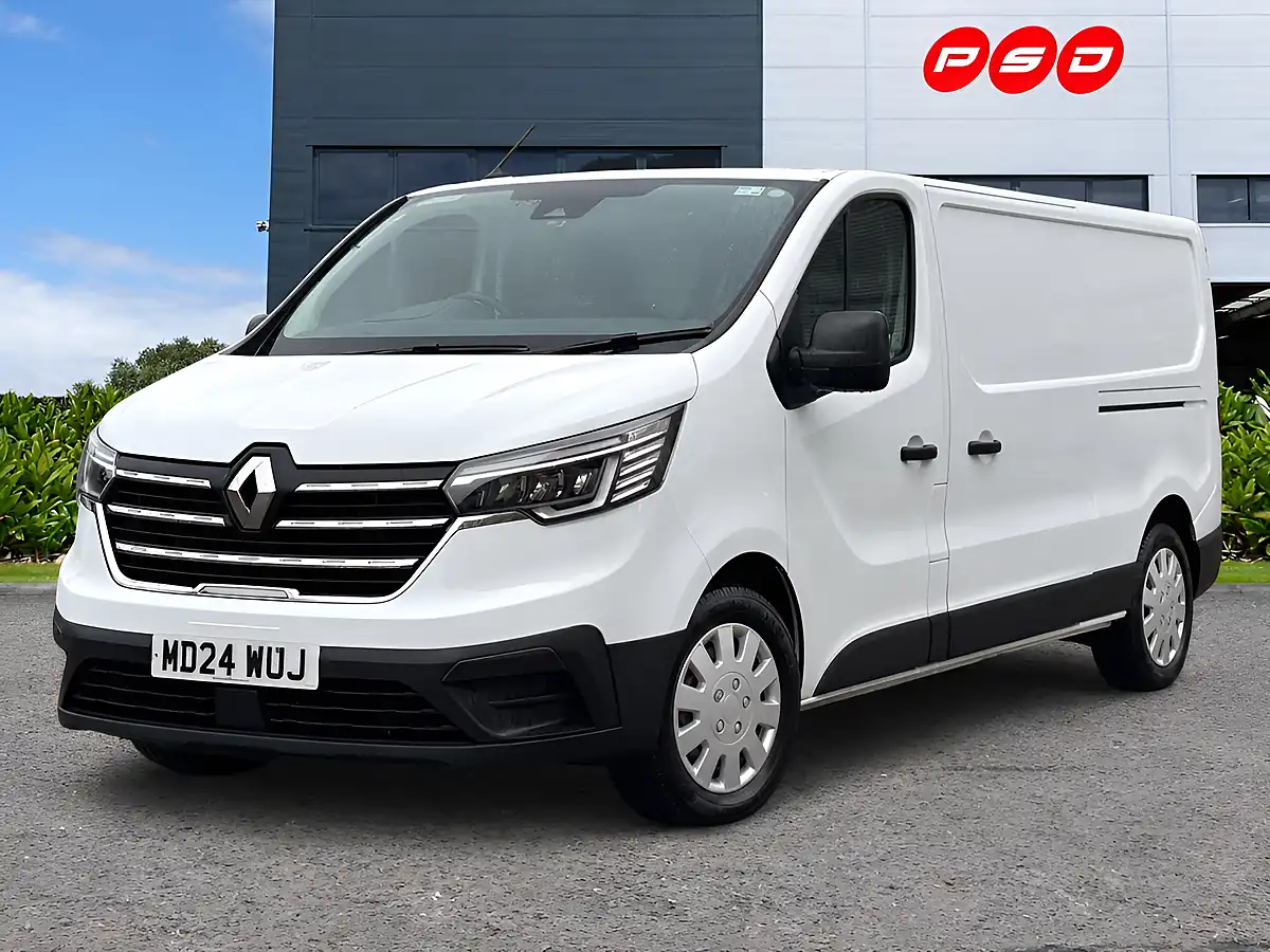 Used 2024 Renault Trafic Advance Glacier White - Interior and Exterior details 3