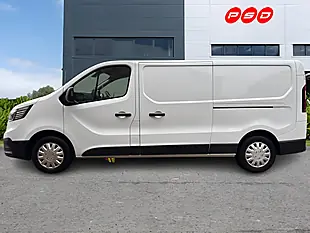 Used 2024 Renault Trafic Advance Glacier White - Interior and Exterior details 4