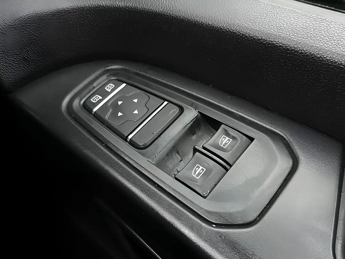 Used 2024 Renault Trafic Advance Glacier White - Interior and Exterior details 12