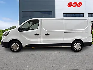 Used 2024 Renault Trafic Advance Glacier White - Interior and Exterior details 4