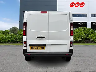 Used 2024 Renault Trafic Advance Glacier White - Interior and Exterior details 6