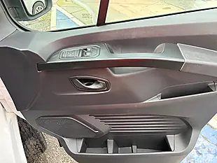 Used 2024 Renault Trafic Advance White - Interior and Exterior details 11