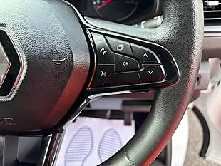 Used 2024 Renault Trafic Advance White - Interior and Exterior details 13