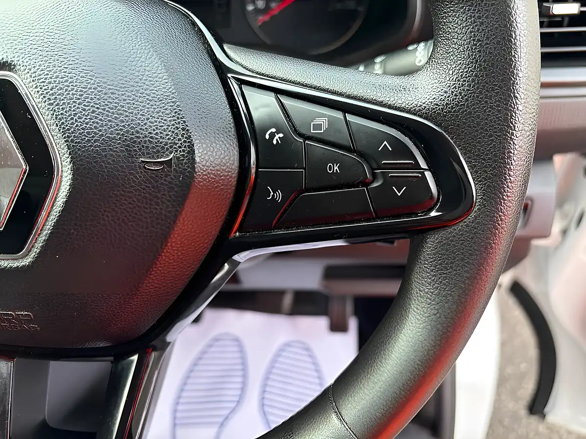 Used 2024 Renault Trafic Advance White - Interior and Exterior details 13