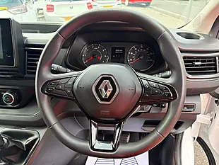 Used 2024 Renault Trafic Advance White - Interior and Exterior details 15